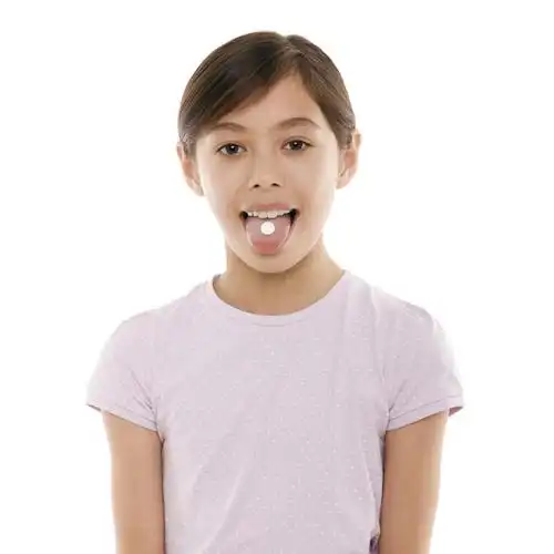 仅一个女性,仅一个人,阴影,服装,光线,药剂,影子,防护,休闲装,吐舌头