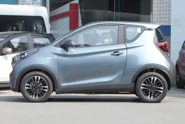 尺寸紧凑小巧,续航里程够用,同时售价相对亲民,是当下国产纯电微型车