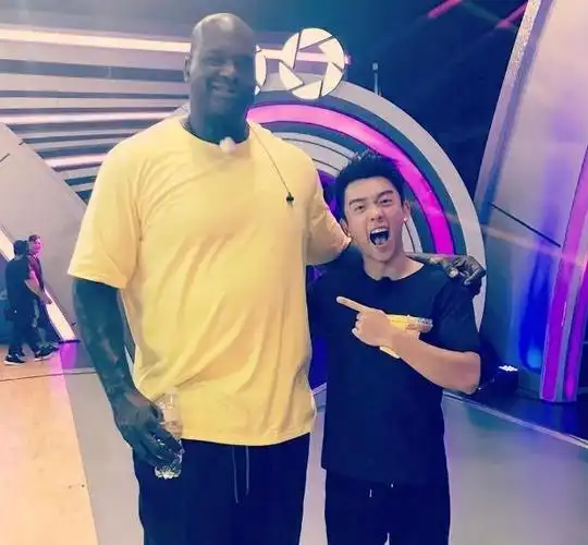 为何说肌肉男跟奥尼尔合影是自取其辱,看完这10张照片 我懂了