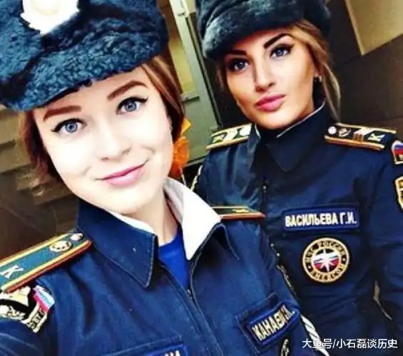 俄罗斯女兵和中国女兵谁才是最美的? 网友: 中国女兵不可超越!