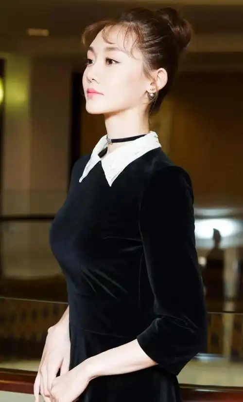 美女苗苗身材曼妙气质典雅