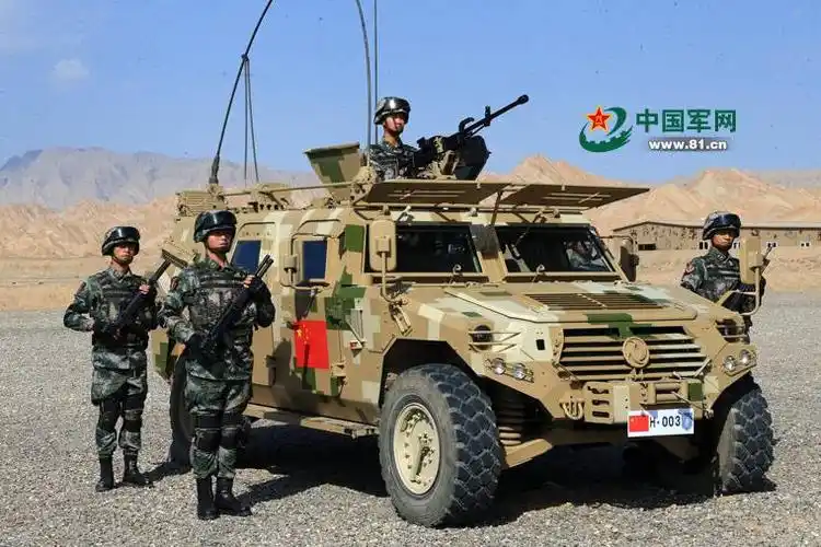 荒漠迷彩版猛士突击车罕见亮相!助力特战队渗透破袭,战力大增!