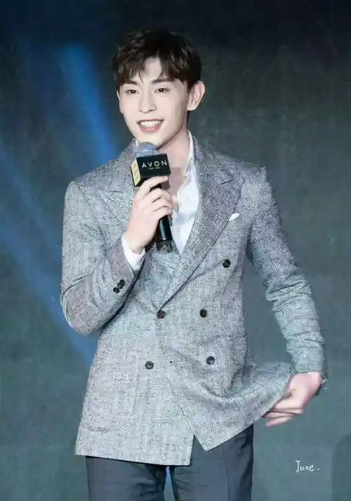 超话#邓伦##邓伦粉丝##邓伦现状#早9898演员邓伦9898邓峰造极