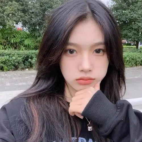 简单耐看超气质女生头像两张一组