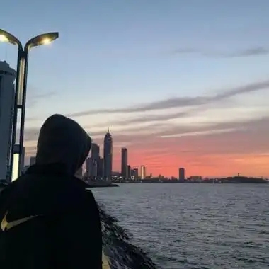 常用于形容人寂寞的心境或者状态.见《资治通鉴》:"涯待之殊落莫.