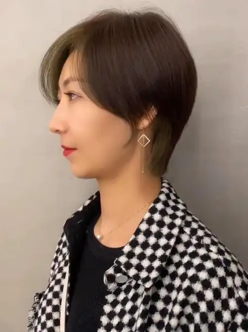 精致短发发型适合方脸女生
