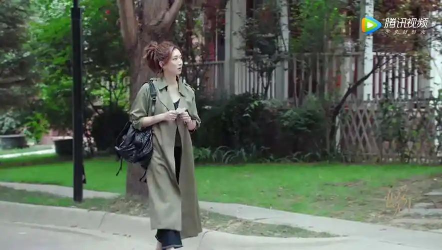 2018 春装新款 恋爱先生江疏影 罗玥同款军绿 长款时尚休闲风衣潮
