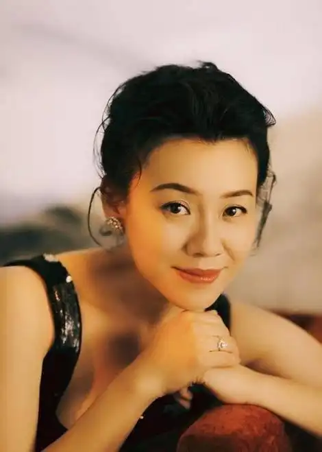 被名导白嫖三年后抛弃39岁才有孩子如今是中生代演员顶流