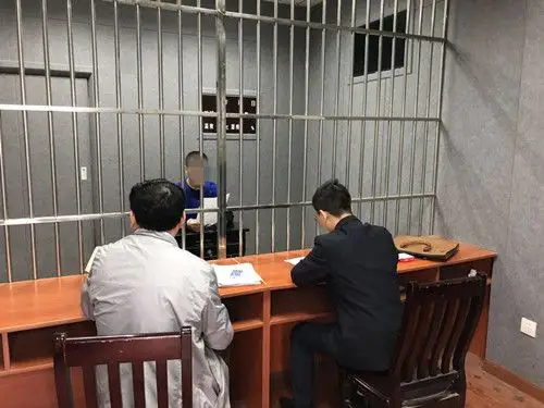 宿松县检察院检察长依法履职到看守所提审犯罪嫌疑人