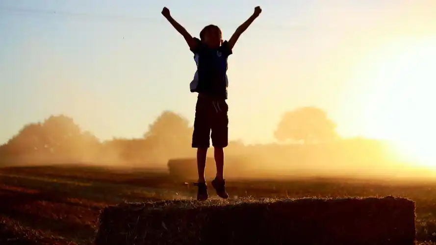 回车桌面>电脑壁纸>摄影>时光记忆>很开心阳光的图片>