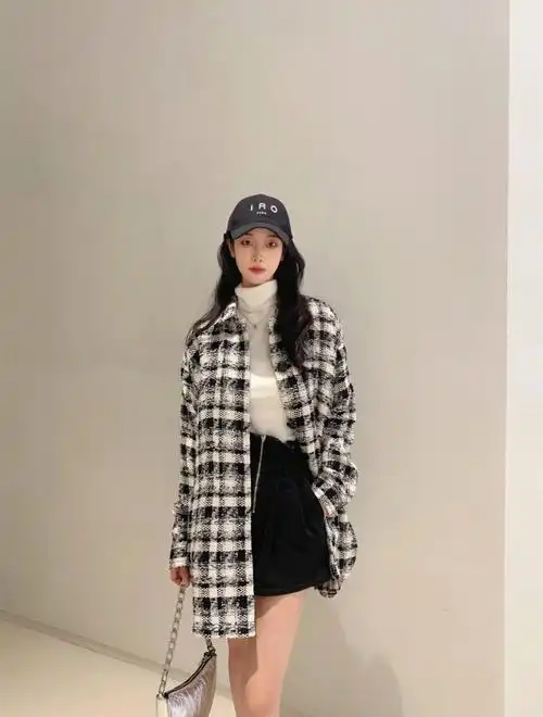 格纹黑白通勤廓形外套