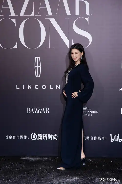 朱珠挺孕肚走红毯看完想大呼一声女明星不愧是女明星