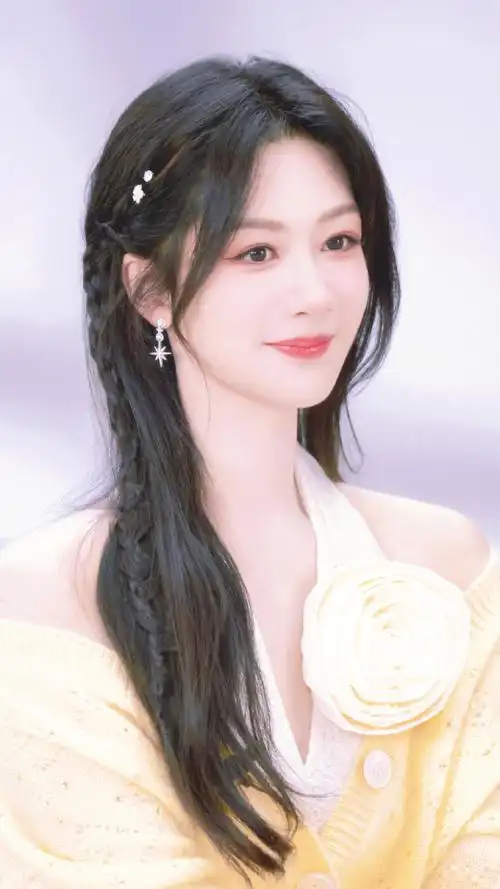 杨紫编发山茶花