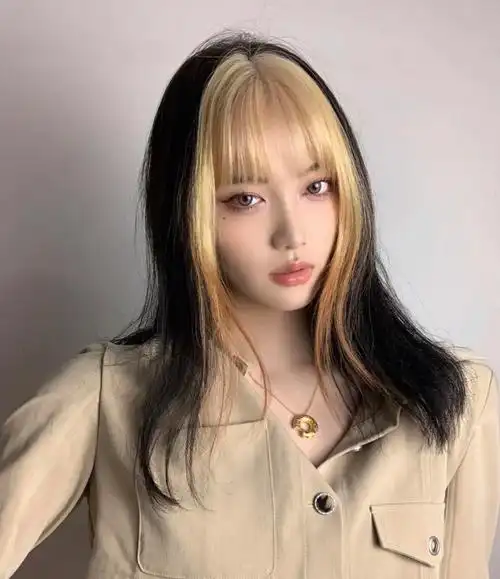 挑染色和底色分明,明亮的展现自己的个性,个性的刘海挑染设计,让你更