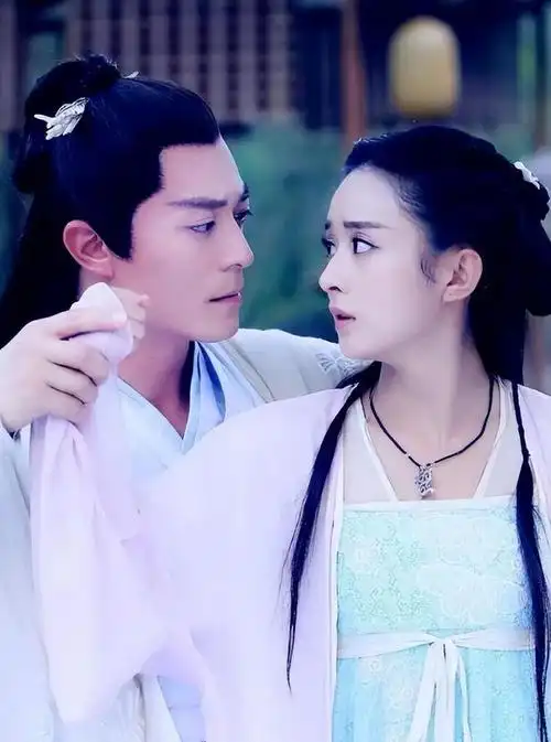 冯绍峰太得意了!我那"大杀四方"的前妻赵丽颖,如今到底有多牛