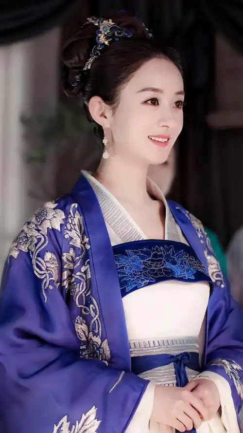 赵丽颖也是现在炙手可热的古装女神,从《花千骨》到《楚乔传》以及