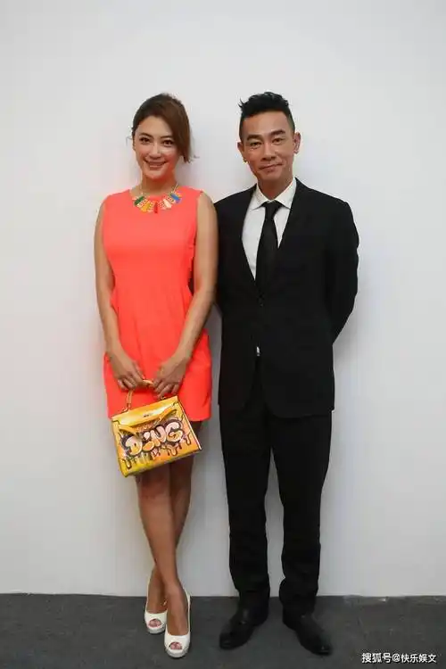 "在这个特别的日子里,让我们一起祝福应采儿和陈小春的婚姻越来越美满