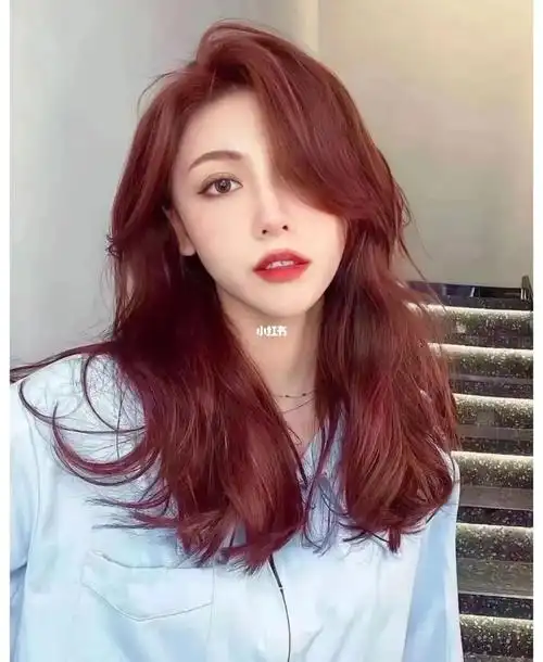 谁染谁显白的酒红发色一超酷发色 葡萄端 酒红色61喜欢酷酷的小姐姐