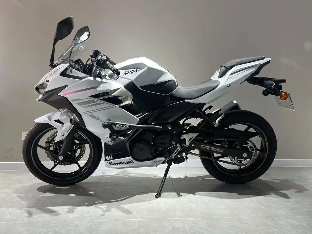 川崎忍者400.#川崎忍者400(23款雪后初霁)#机车 # - 抖音