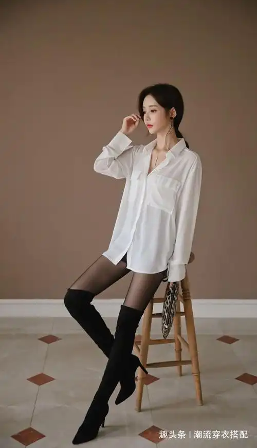 丰满小姐姐黑丝配过膝高跟长靴性感身姿曲线迷人