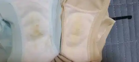 左边是今天的,右边是昨天的,之前内裤的分泌物都是昨天的颜色样子