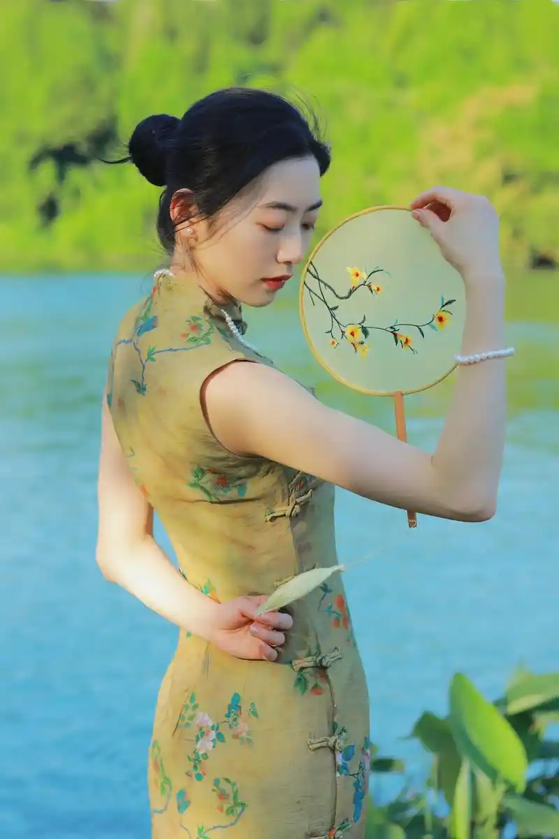 旗袍拍照yyds #摄影 #拍照 #拍照姿势 #旗袍 - 抖音