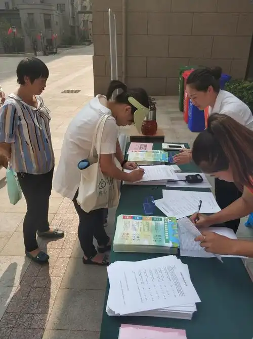 中联依山伴城绣城物业预交物业费,垃圾分类,物业服务问卷调查现场展示