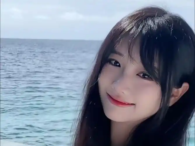 张雅倩 可爱比基尼 [身骑白马]