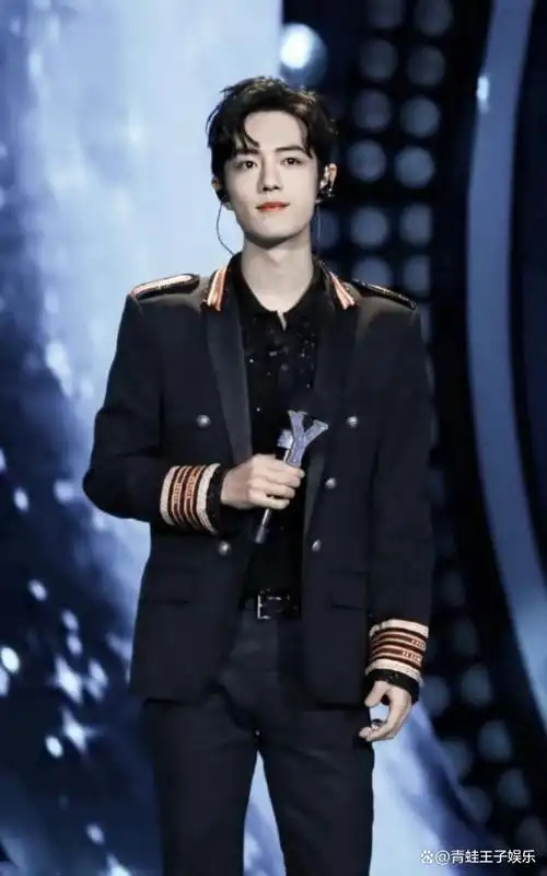 肖战:春晚舞台上的耀眼明星