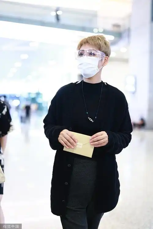 宁静短发造型飒爽依旧女王范十足