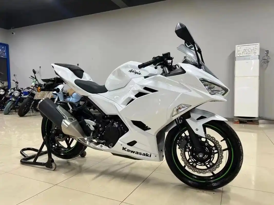 【车辆型号】:川崎忍者400 【车辆价格】:36800解限速 【车辆号牌】