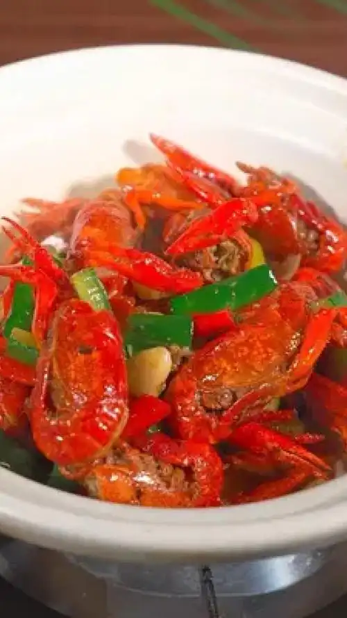 湖南长沙特色美食 香辣紫苏小龙虾真的太好吃了