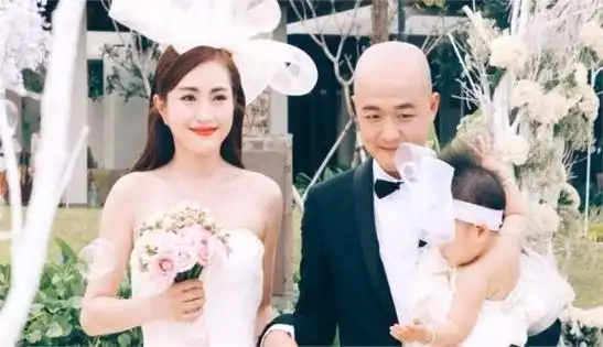 贾玲:从春晚笑星到幕后蜕变,揭秘她的情感与义举