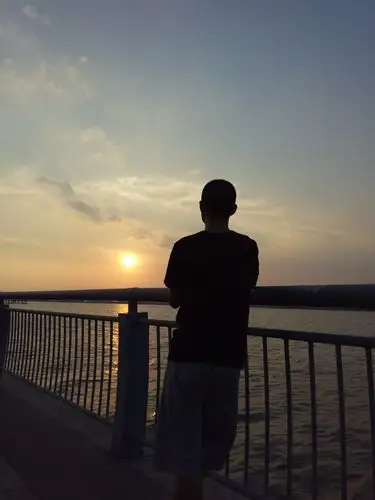 美吧,手机其实是拍不出真实场景的和置身其中的感受.