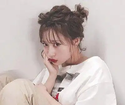 夏季女孩子短卷发就该这样扎