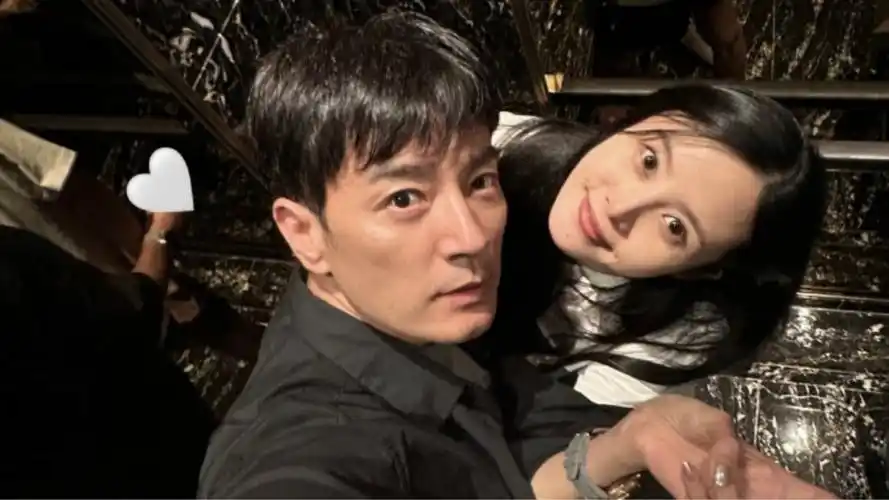 郝蕾前夫李光洁官宣二胎,小10岁妻子晒孕肚庆七夕,儿子出镜颜值高