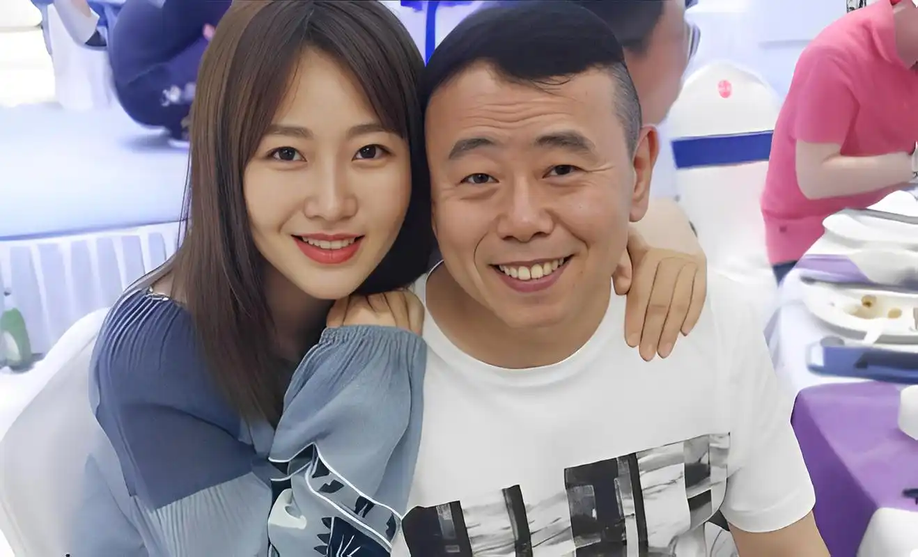 "2013年,蔡明接到了朋友潘长江的电话! 于是她立即带着礼物去了医院!