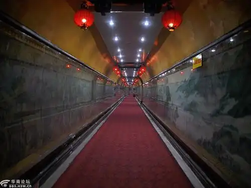 走进西安大雁塔地下宫犹如进入防空洞游客稀少感觉阴森恐怖