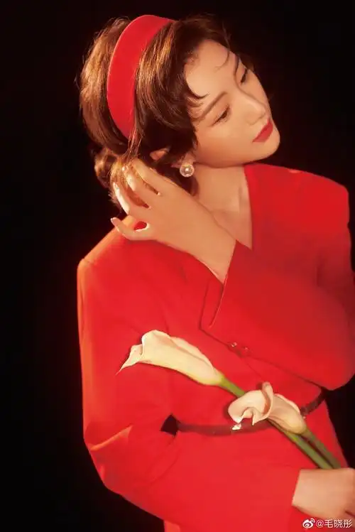 可以问吗有没有好看的红衣女明星图08