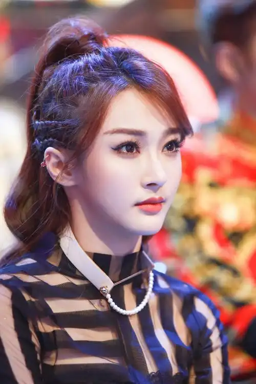 p>陈冰(chen bing),1990年5月1日出生于吉林省延吉市,中国流行乐女