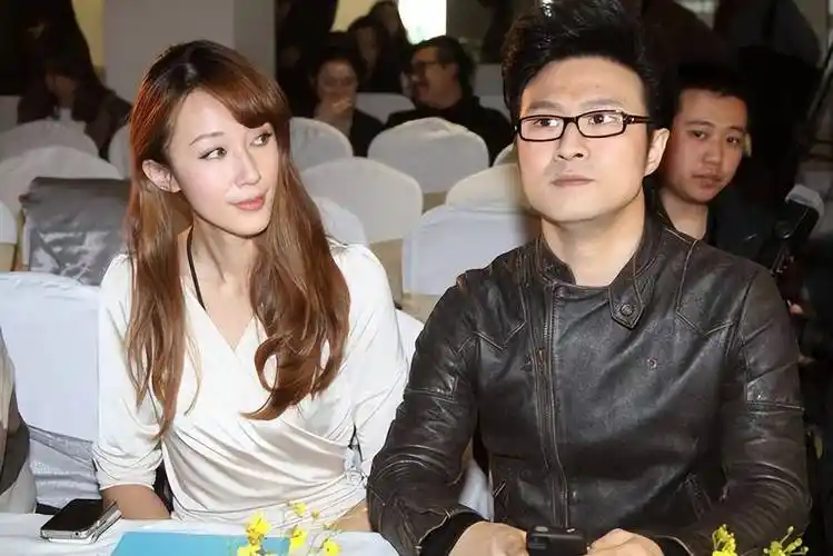 曝光,4段感情收获4个孩子,17岁大女儿颜值高_章子怡_康作如_汪瓃怡