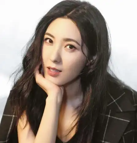 淡泊名利,演技派演员曾黎,还记得小时候的梅三娘吗?