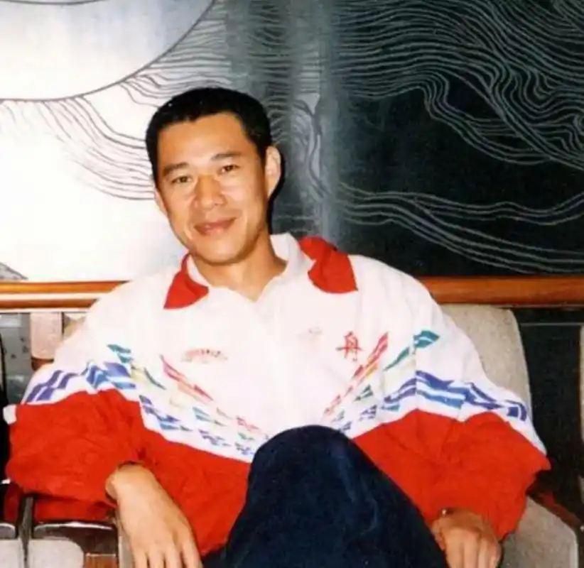 回顾张丰毅:和吕丽萍离婚,娶小12岁的霍凡,与儿子关系一言难尽