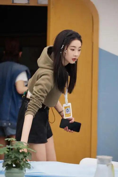 张艺凡女子推理社