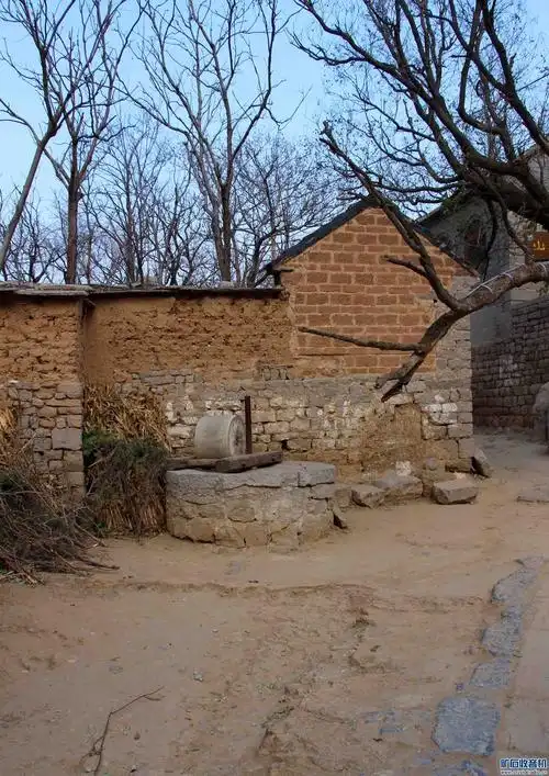 北方冬日山村景色