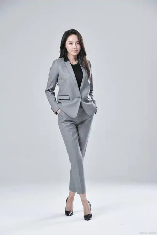 无论是职场,商务活动还是正式场合,一身得体的正装都能让你焕发自信