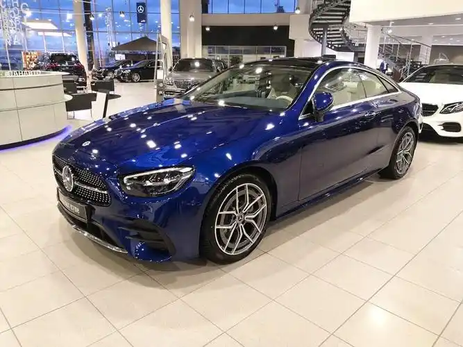 优雅的运动轿跑车海外实拍新款奔驰e级双门轿跑