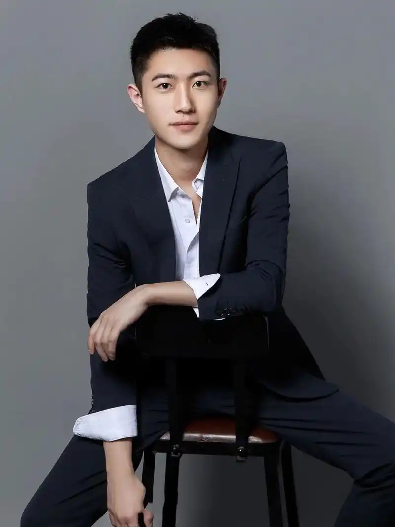 男士商务肖像·男士形象照·干净利落不油腻 形象照是能让你在职场中