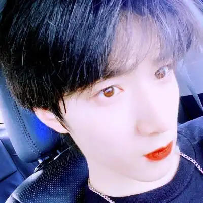 刘耀文头像星期三你轻轻一个吻 我疯狂体会