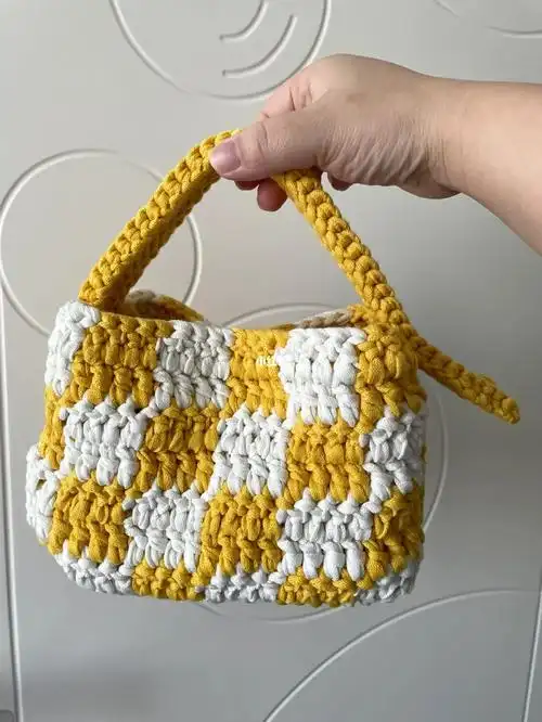 钩针棋盘格手提包